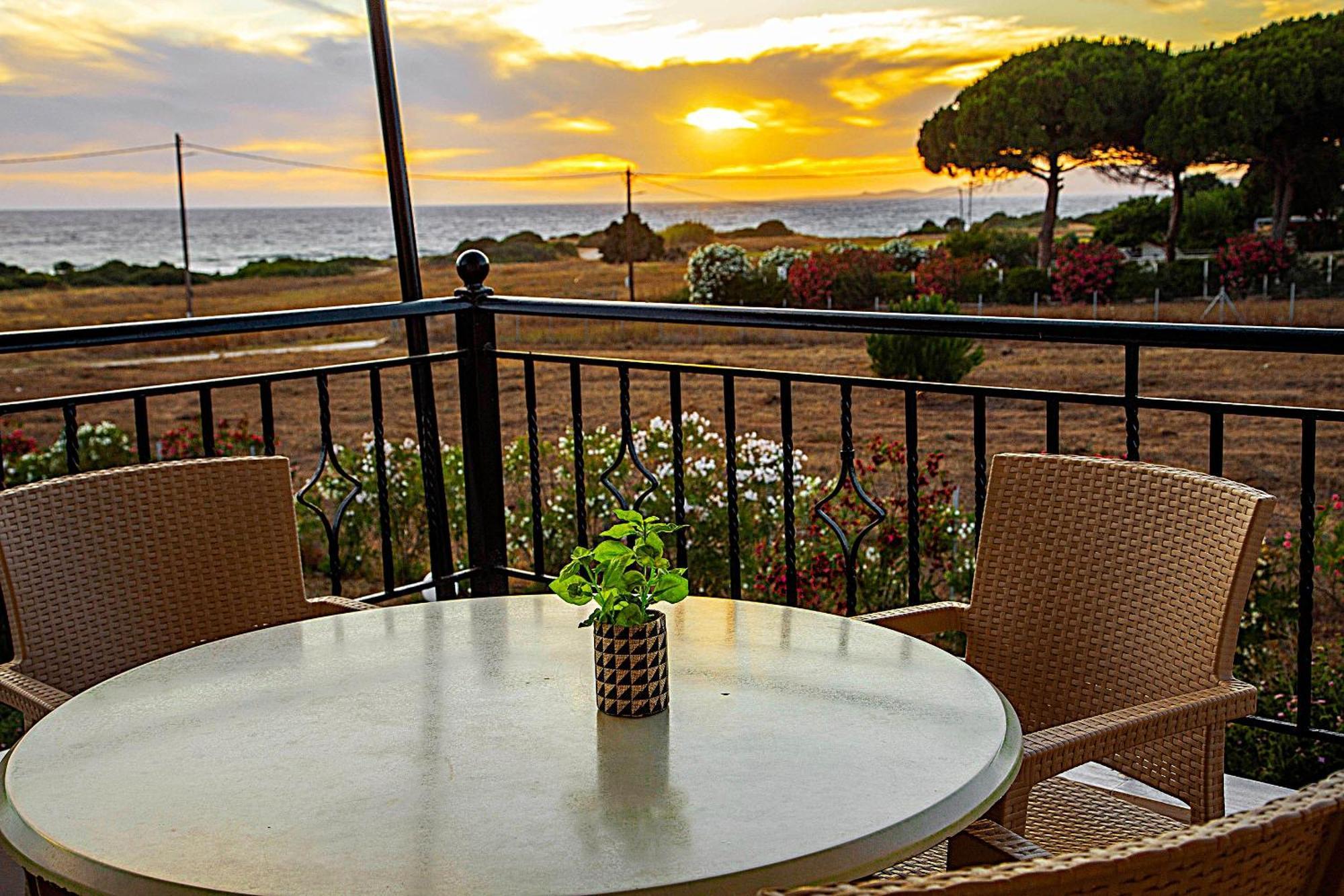 Romanos Beach Villas Dış mekan fotoğraf