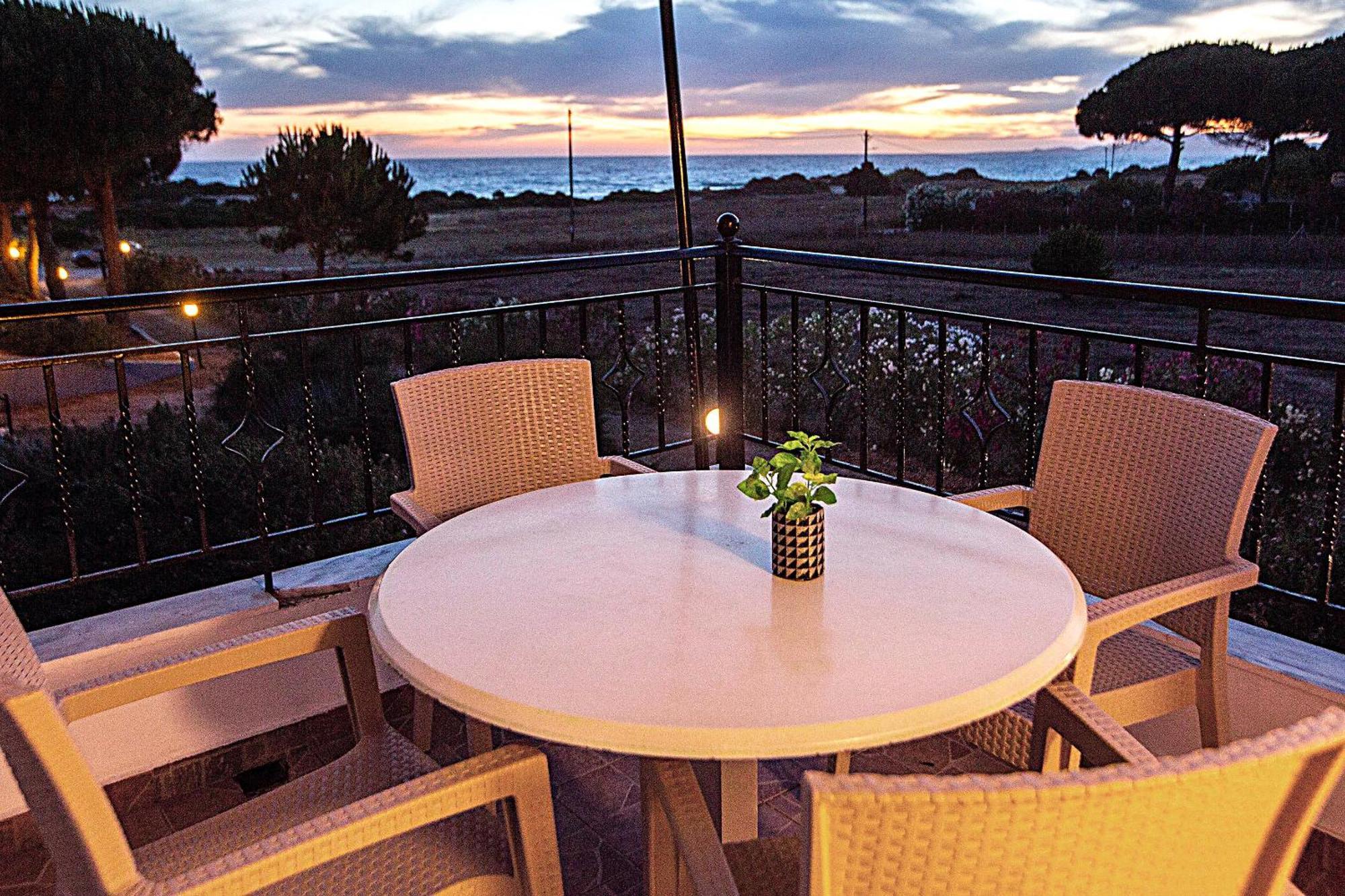 Romanos Beach Villas Dış mekan fotoğraf